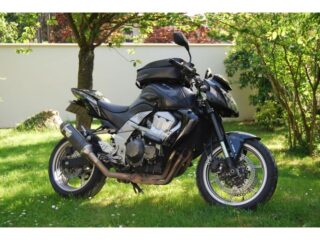 Kawasaki z 750 de couleur noir vernie