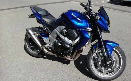 Superbe KAWASAKI Z 750 bleu 2008